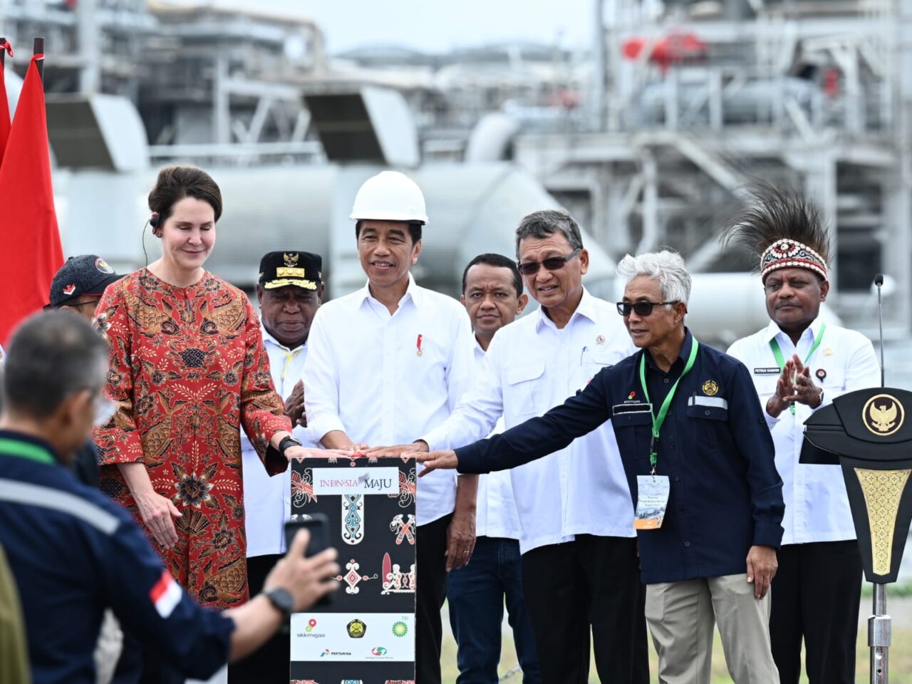 Presiden Joko Widodo Resmikan PSN Tangguh Train 3 di Teluk Bintuni